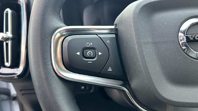 Volvo XC40 Recharge Core, T4 plug-in hybrid, El?ctrico/Gasolina, Bright