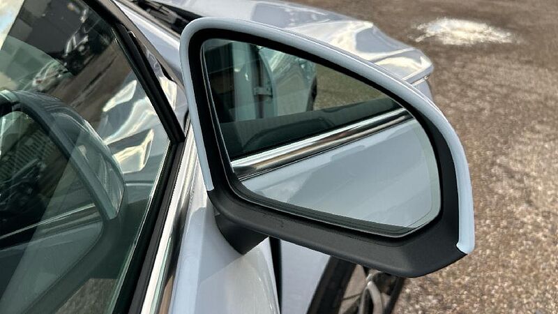 Volvo XC40 Recharge Core, T4 plug-in hybrid, El?ctrico/Gasolina, Bright