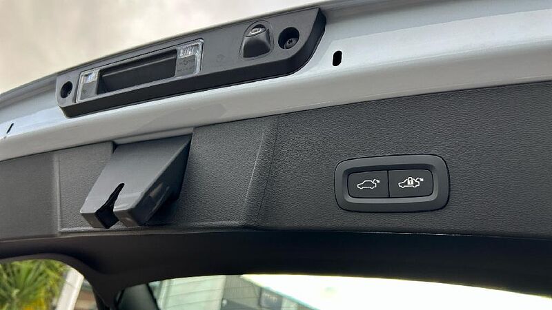 Volvo XC40 Recharge Core, T4 plug-in hybrid, El?ctrico/Gasolina, Bright