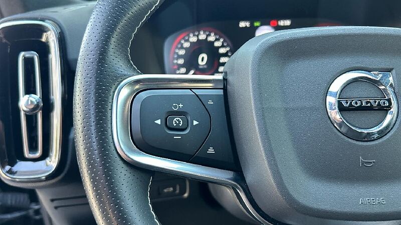 Volvo XC40 2.0 B4 G R-DESIGN AUTO 197 5P
