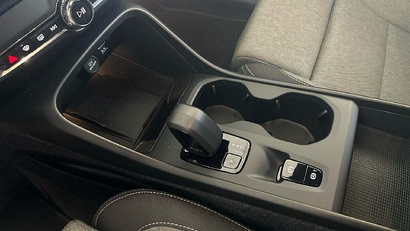 Volvo XC40 Recharge Core, T4 plug-in hybrid, El?ctrico/Gasolina, Bright