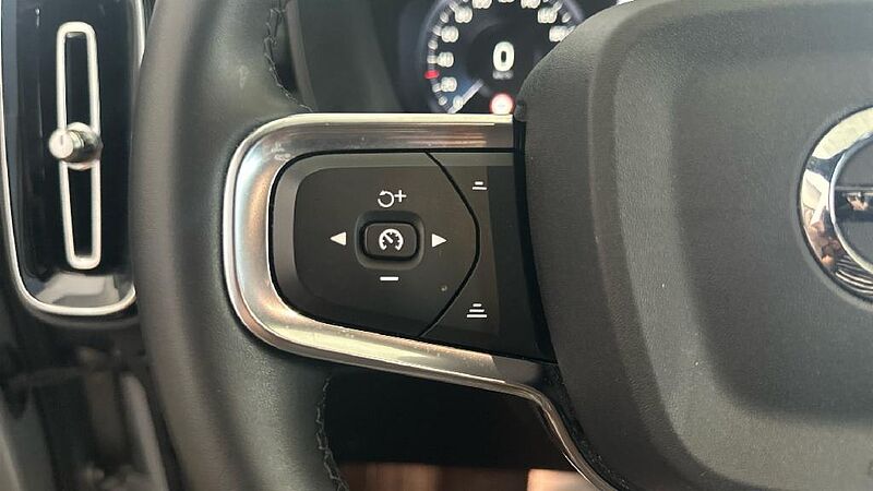 Volvo XC40 Recharge Core, T4 plug-in hybrid, El?ctrico/Gasolina, Bright