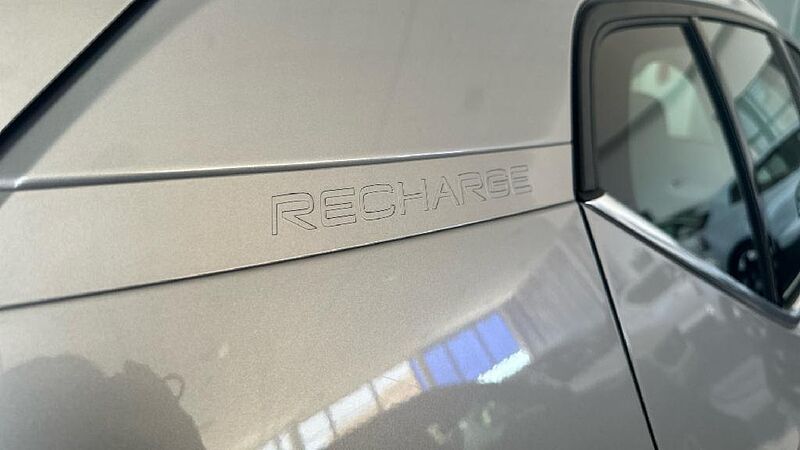 Volvo XC40 Recharge Core, T4 plug-in hybrid, El?ctrico/Gasolina, Bright