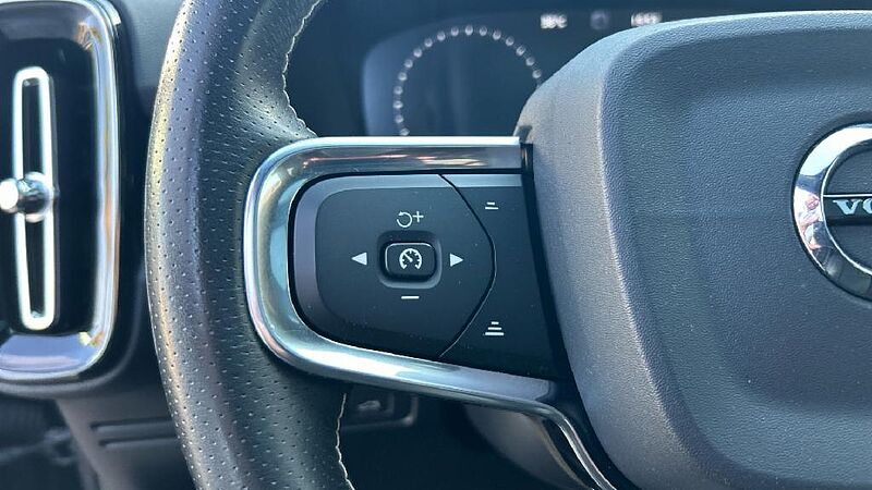 Volvo XC40 XC40 D4 AWD Automatikgetriebe (140kW/190PS) R-Design