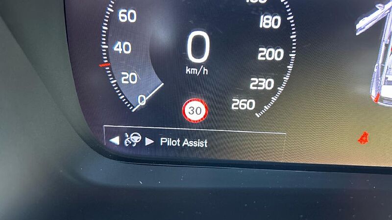 Volvo XC40 XC40 D4 AWD Automatikgetriebe (140kW/190PS) R-Design