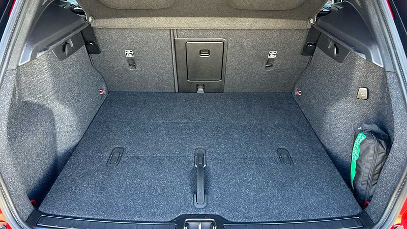 Volvo XC40 2.0 B3 PLUS DARK AUTO 163 5P