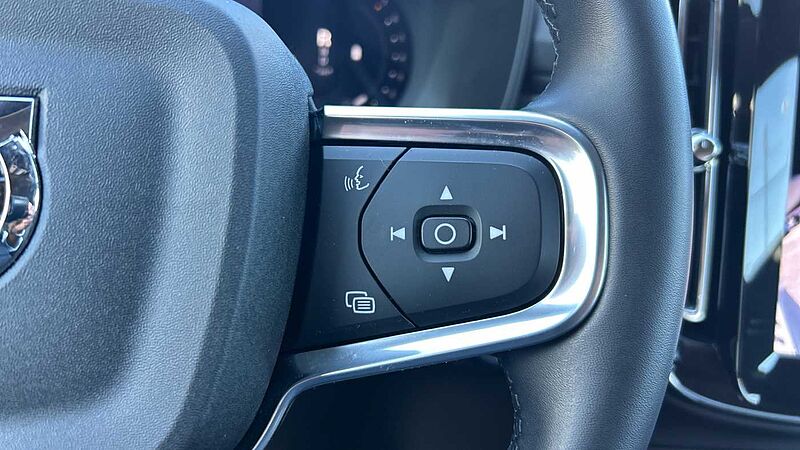 Volvo XC40 2.0 B3 PLUS DARK AUTO 163 5P