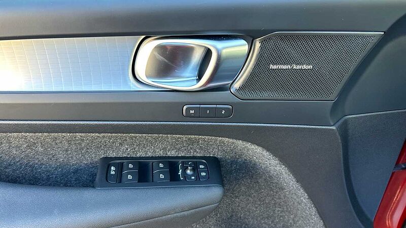 Volvo XC40 2.0 B3 PLUS DARK AUTO 163 5P