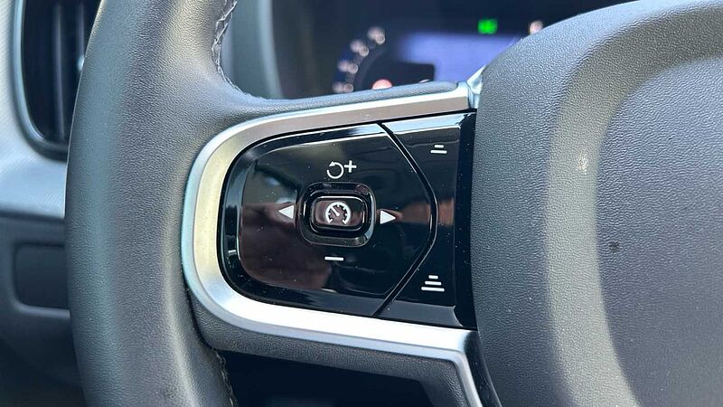 Volvo XC60 2.0 T6 RECHARGE PLUS DARK AUTO 4WD 350 5P