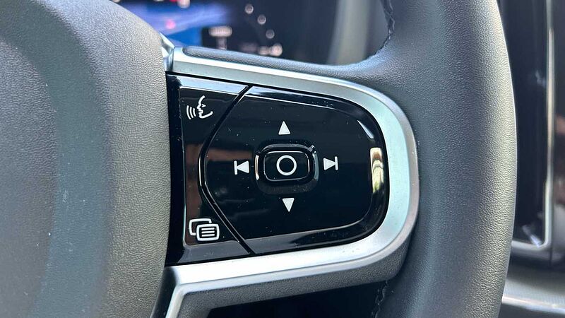 Volvo XC60 2.0 T6 RECHARGE PLUS DARK AUTO 4WD 350 5P