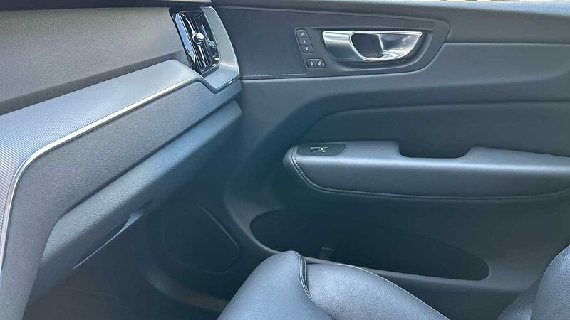 Volvo XC60 2.0 T6 RECHARGE PLUS DARK AUTO 4WD 350 5P