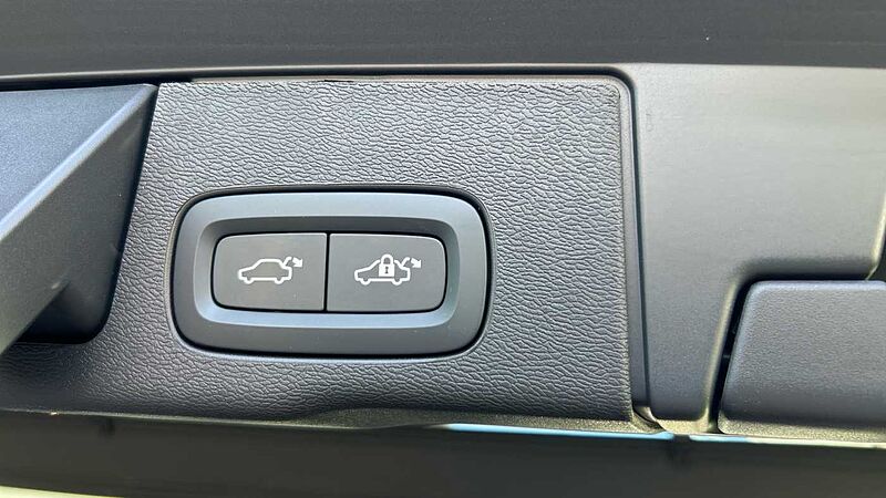 Volvo XC60 2.0 T6 RECHARGE PLUS DARK AUTO 4WD 350 5P