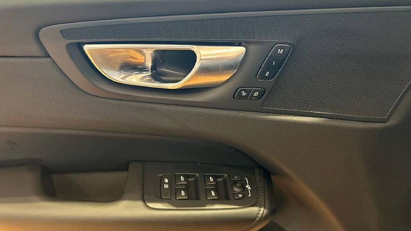 Volvo XC60 XC60 Recharge Plus, T6 AWD Híbrido enchufable, Eléctrico/Gasolina, Dark