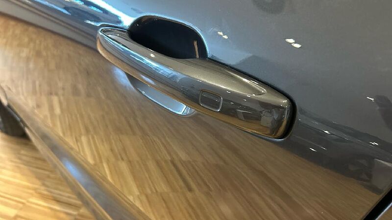 Volvo XC60 XC60 Recharge Plus, T6 AWD Híbrido enchufable, Eléctrico/Gasolina, Dark