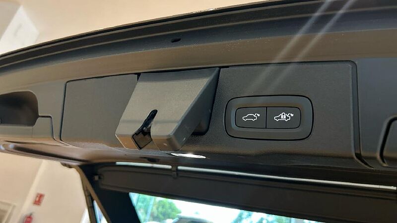 Volvo XC60 XC60 Recharge Plus, T6 AWD Híbrido enchufable, Eléctrico/Gasolina, Dark