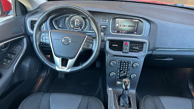 Volvo V40 1.5 T2 MOMENTUM AUTO 122 5P