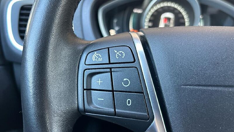 Volvo V40 1.5 T2 MOMENTUM AUTO 122 5P