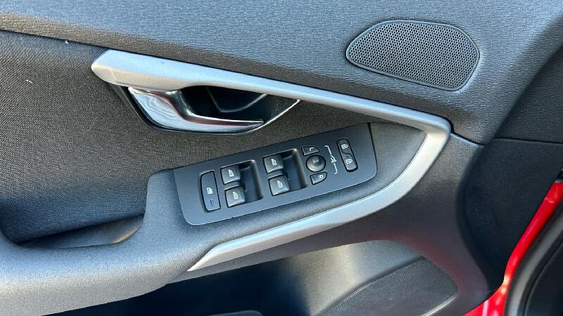 Volvo V40 1.5 T2 MOMENTUM AUTO 122 5P