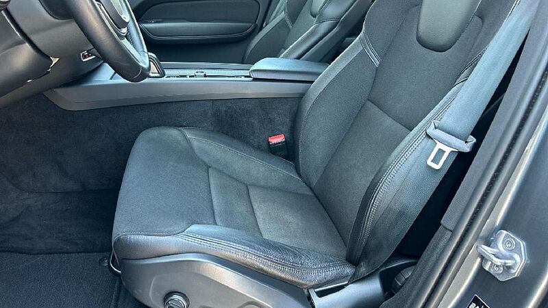 Volvo XC60 2.0 B4 D MOMENTUM PRO AUTO 197 5P