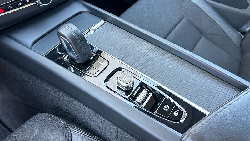 Volvo XC60 2.0 B4 D MOMENTUM PRO AUTO 197 5P