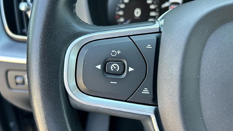 Volvo XC60 2.0 B4 D MOMENTUM PRO AUTO 197 5P