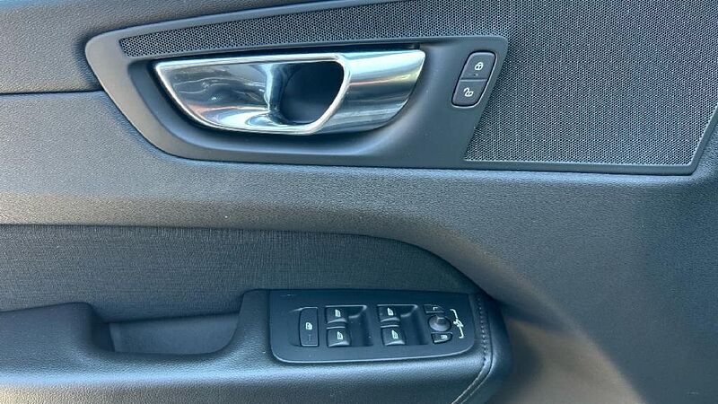 Volvo XC60 2.0 B4 D MOMENTUM PRO AUTO 197 5P