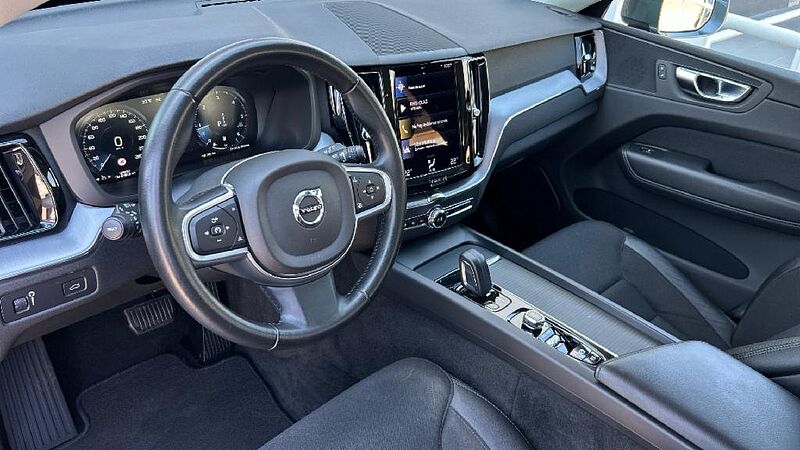 Volvo XC60 2.0 B4 D MOMENTUM PRO AUTO 197 5P
