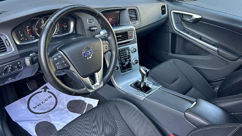 Volvo V60 Cross Country 2.0 D3 PLUS 150 5P