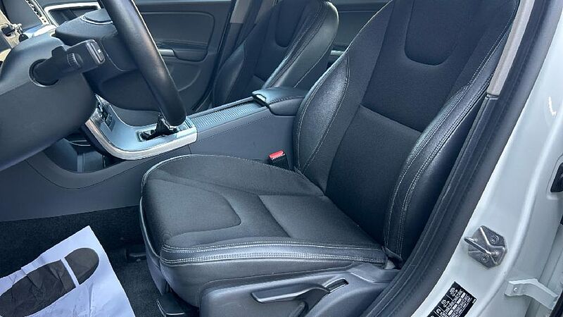 Volvo V60 Cross Country 2.0 D3 PLUS 150 5P