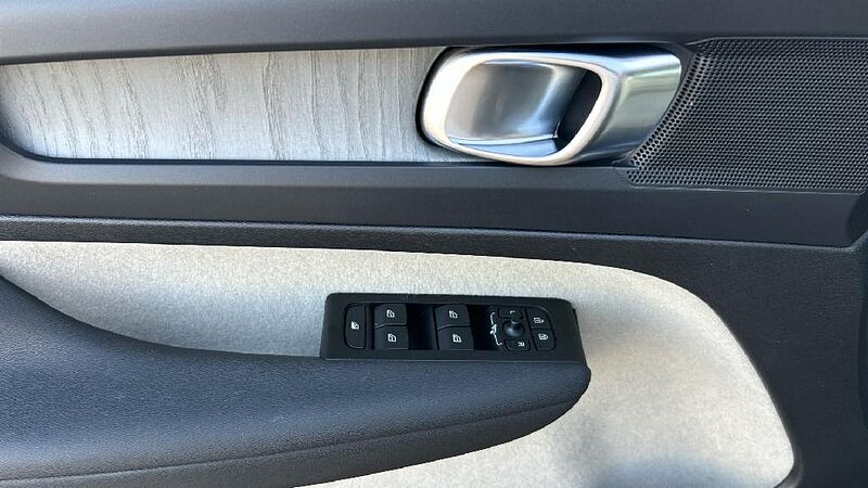 Volvo XC40 2.0 B4 G INSCRIPTION AUTO 4WD 197 5P