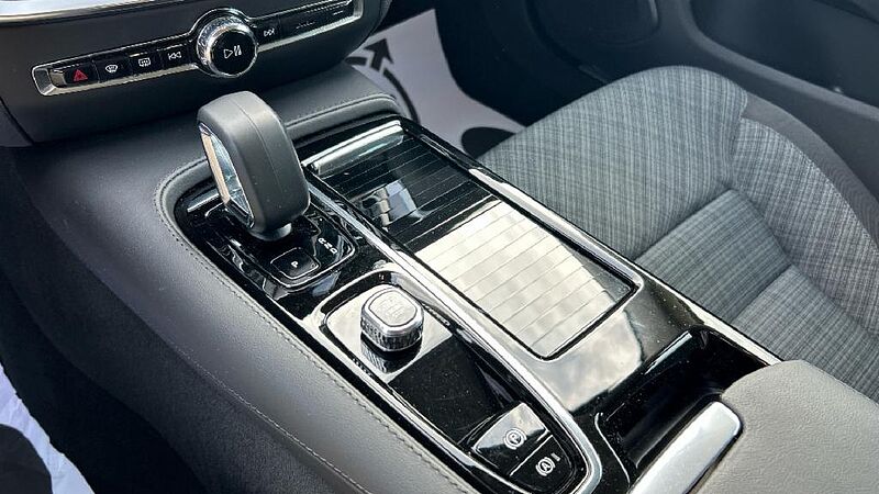 Volvo V60 V60 Core, T6 AWD Híbrido enchufable, Eléctrico/Gasolina, Bright