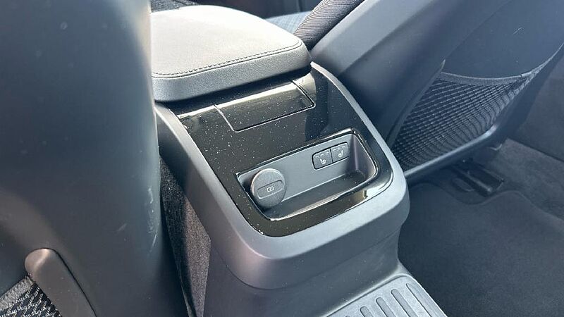 Volvo V60 V60 Core, T6 AWD Híbrido enchufable, Eléctrico/Gasolina, Bright