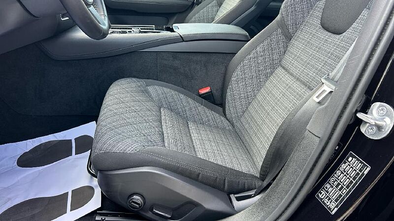 Volvo V60 V60 Core, T6 AWD Híbrido enchufable, Eléctrico/Gasolina, Bright