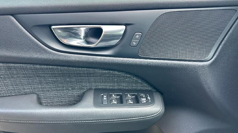 Volvo V60 V60 Core, T6 AWD Híbrido enchufable, Eléctrico/Gasolina, Bright