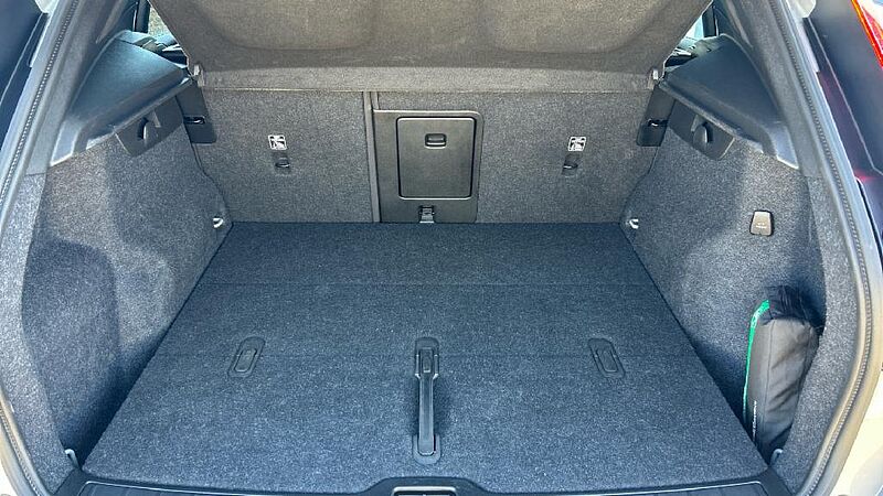 Volvo XC40 XC40 Plus, B3 Mild Hybrid, Gasolina, Dark