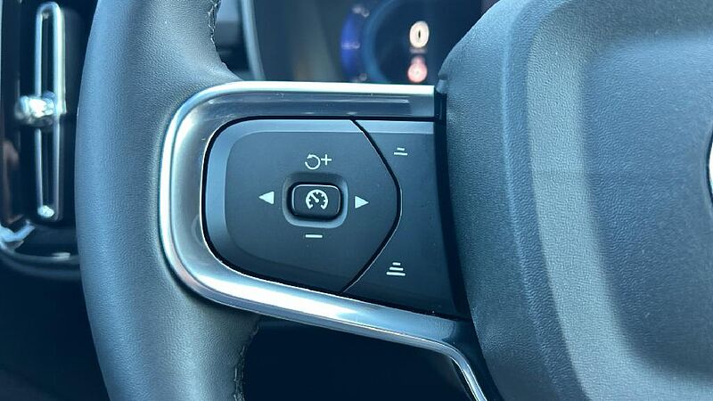 Volvo XC40 XC40 Plus, B3 Mild Hybrid, Gasolina, Dark