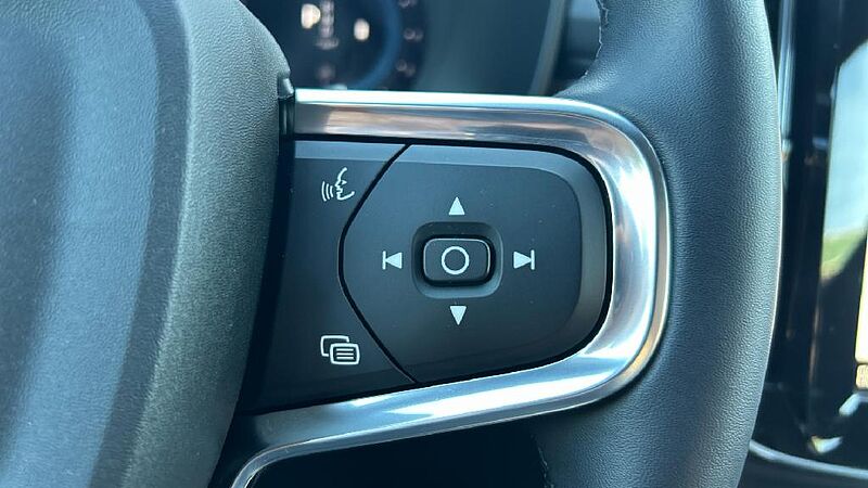 Volvo XC40 XC40 Plus, B3 Mild Hybrid, Gasolina, Dark