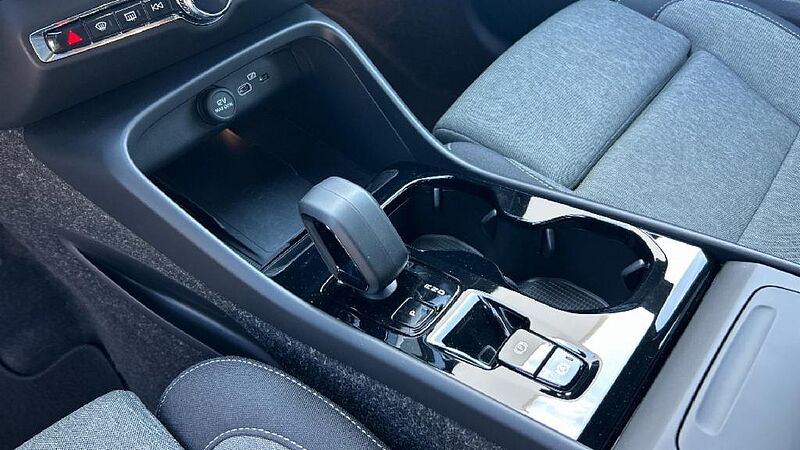 Volvo XC40 XC40 Plus, B3 Mild Hybrid, Gasolina, Dark