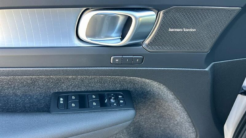 Volvo XC40 XC40 Plus, B3 Mild Hybrid, Gasolina, Dark