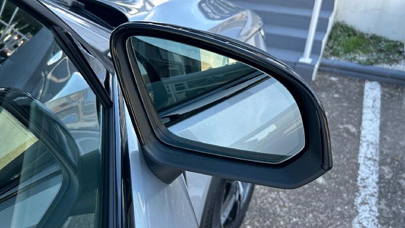 Volvo XC40 XC40 Plus, B3 Mild Hybrid, Gasolina, Dark