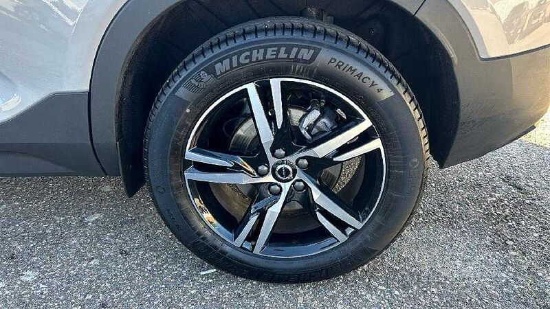 Volvo XC40 XC40 Plus, B3 Mild Hybrid, Gasolina, Dark