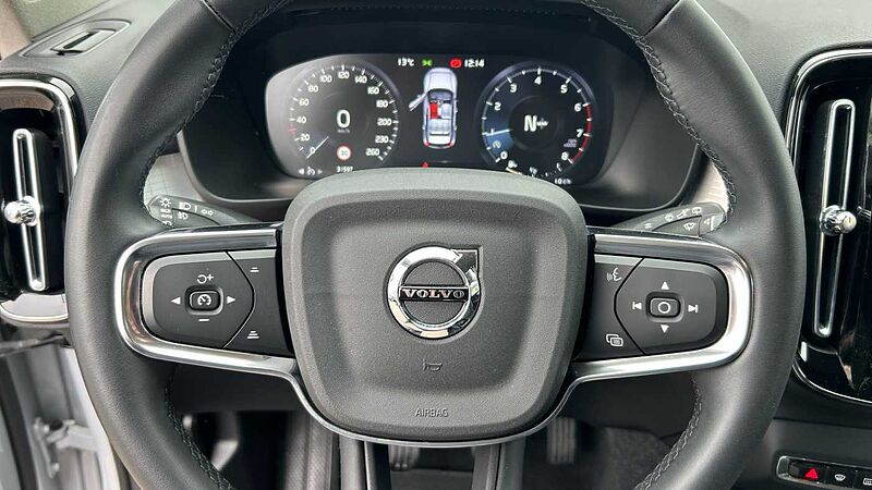 Volvo XC40 XC40 Momentum Pro, T2 (gasolina - manual)