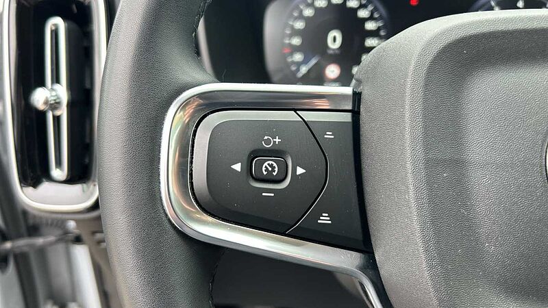 Volvo XC40 XC40 Momentum Pro, T2 (gasolina - manual)