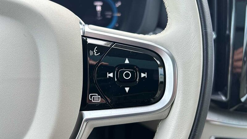 Volvo XC60 XC60 Plus, T6 AWD Híbrido enchufable, Eléctrico/Gasolina, Bright