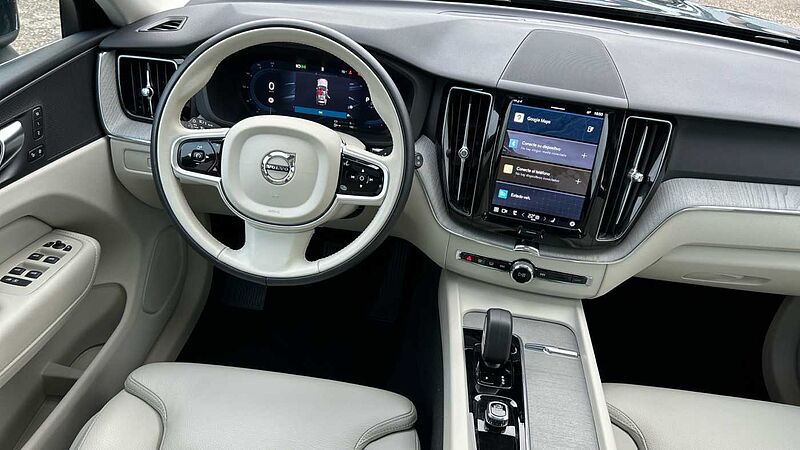 Volvo XC60 XC60 Plus, T6 AWD Híbrido enchufable, Eléctrico/Gasolina, Bright