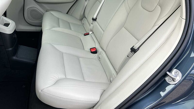 Volvo XC60 XC60 Plus, T6 AWD Híbrido enchufable, Eléctrico/Gasolina, Bright