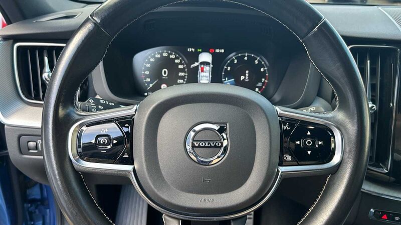 Volvo XC60 2.0 B4 P R-DESIGN AUTO 197 5P