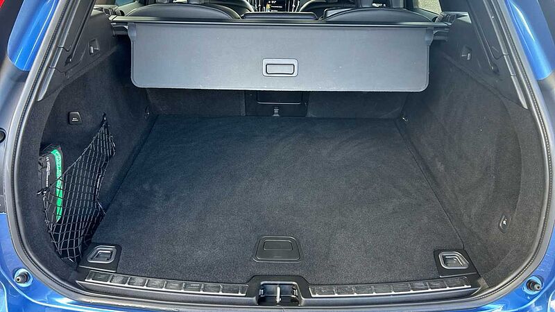 Volvo XC60 2.0 B4 P R-DESIGN AUTO 197 5P