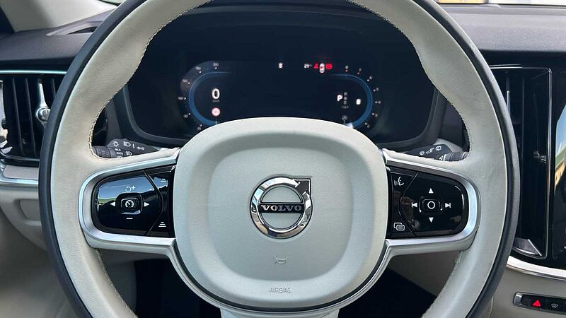 Volvo V60 2.0 B4 P PLUS DARK AUTO 197 5P