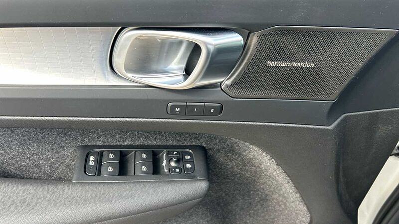 Volvo XC40 2.0 B3 PLUS DARK AUTO 163 5P